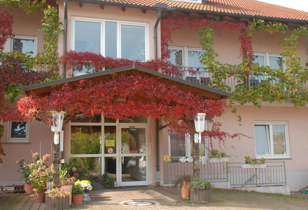Gaestehaus Kleine Kalmit ランダウ・イン・デア・プファルツ エクステリア 写真